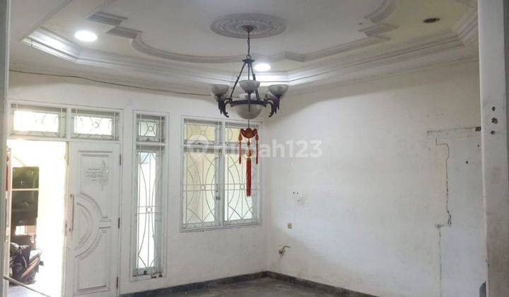 Disewakan Rumah Semi Furnish 3.5 Lantai Di Taman Palem Jakbar 2