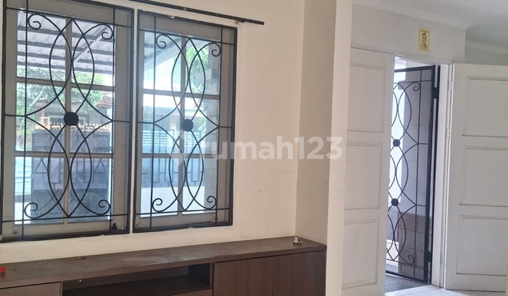 Disewakan Rumah Rapii Di Daan Mogot Baru 2