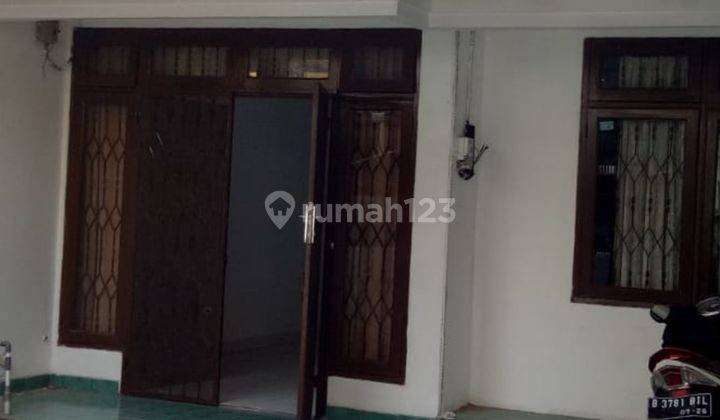 Dijual rumah rapii di Taman Palem Lestari 2