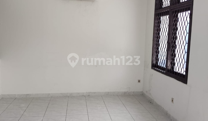 For Rent: 3-Story House with Many Rooms & Suitable for Online Shop in Taman Palem 2