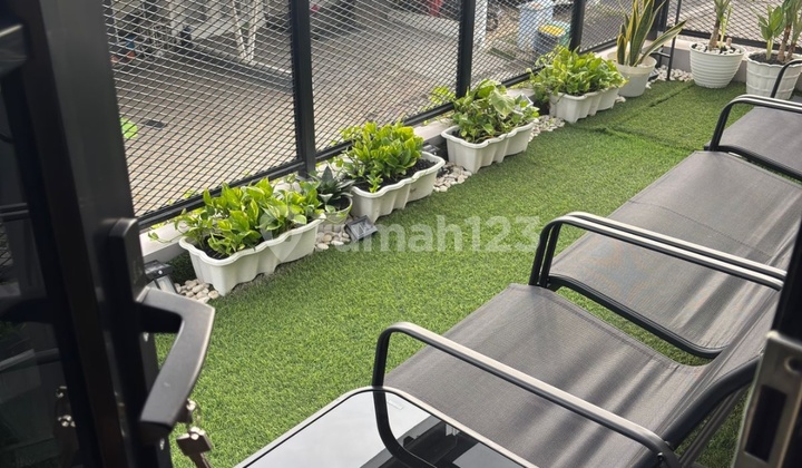 Dijual Rumah Minimalis Full Furnished 3.5 Lantai Di Casa Jardin Cengkareng