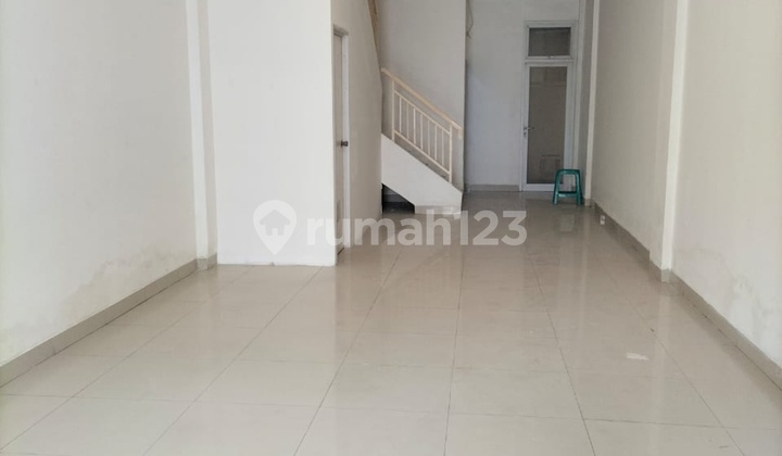 For Rent 4-Story Shop House Boulevard in Taman Surya For Rent 4-Story Shop House Boulevard in Taman Surya