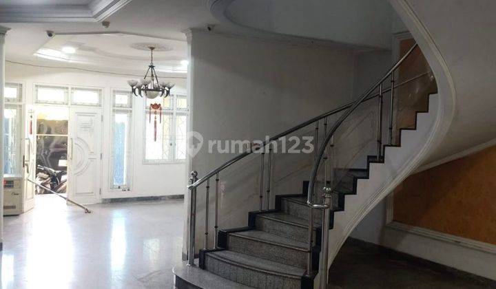 Disewakan Rumah Semi Furnish 3.5 Lantai Di Taman Palem Jakbar 1