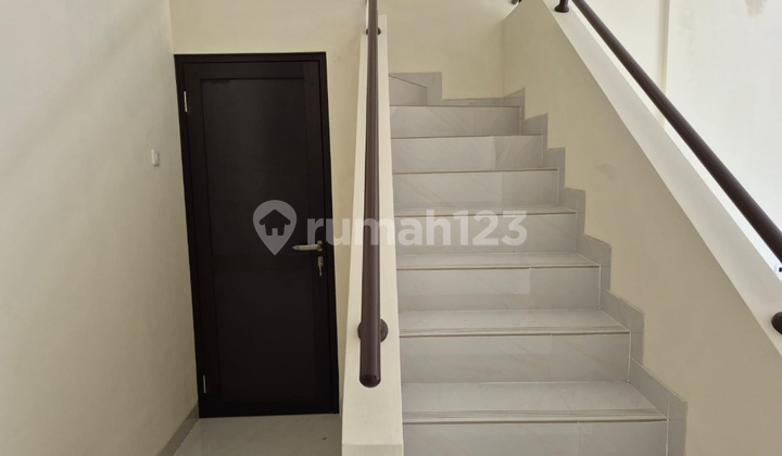 Disewakan Rumah Bagus Luas di Permata Buana Kembangan Disewakan Rumah Bagus Luas di Permata Buana Kembangan