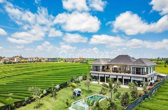 Villa di Jalan pantai mengening badung 1