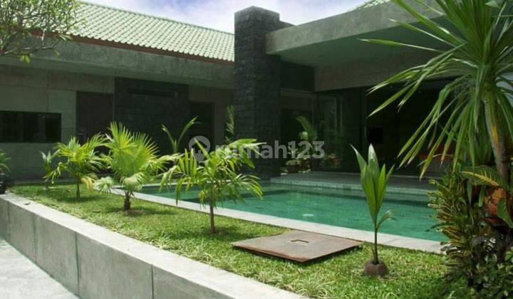 Villa di Jalan raya canggu 1