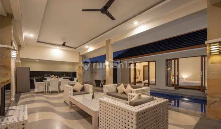 Villa for sale on Jalan Pantai Petitenget 2