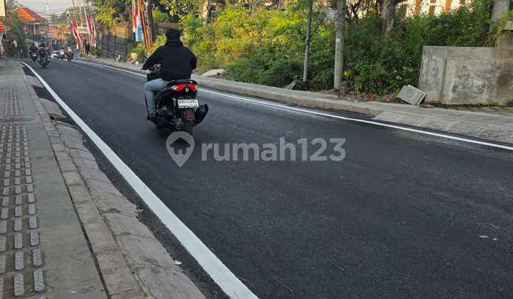 In a Rented Land by the Ungasan Main Road, Very Suitable for Business Places like Gyms, Shophouses, and Spas.