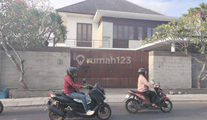 Rumah Semi Villa Bagus Dekat Ke Seminyak Dan Denpasar Lokasi Strategis Di Pinggir Jalan  1