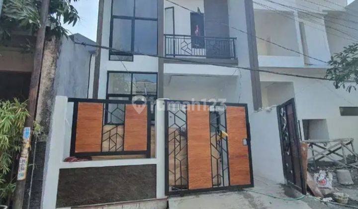 Rumah baru di Semolowaru 2 Lantai SHM 1