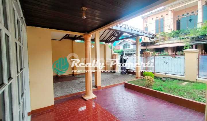Disewakan Rumah 2 Lt di Komplek Wisma Ratu Jatimakmur 7
