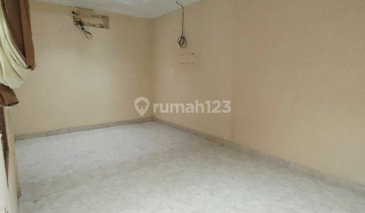 RUMAH DI KOMPLEK HIDUP BARU III JAKARTA UTARA 2