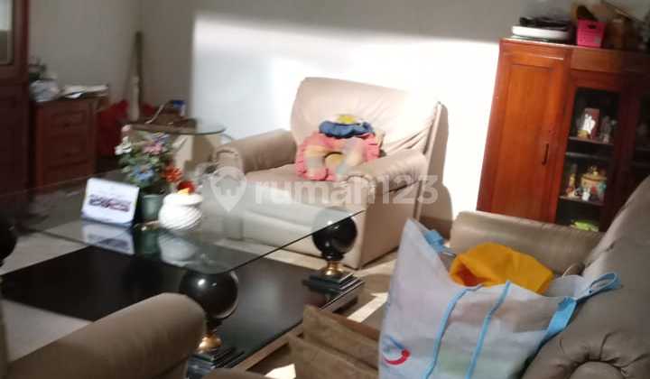 DIJUAL RUMAH SEMI FURNISH 2 LANTAI DI PERUMAHAN INTERCON KEBON JERUK