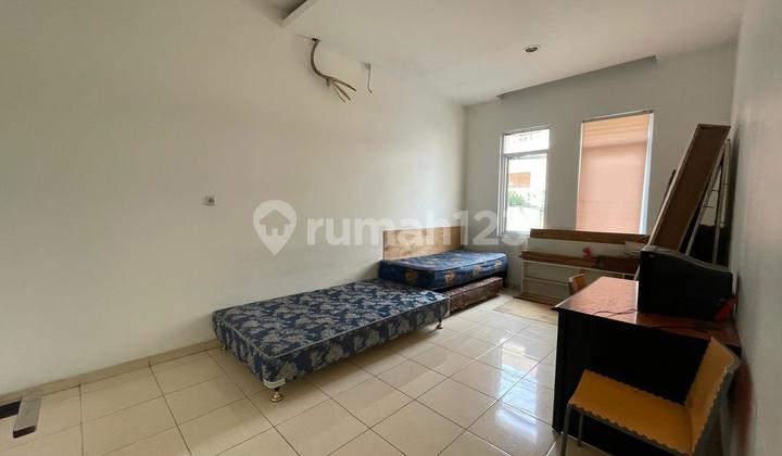 DIJUAL RUMAH 3 LANTAI DI TAMAN RATU JAKBAR 2