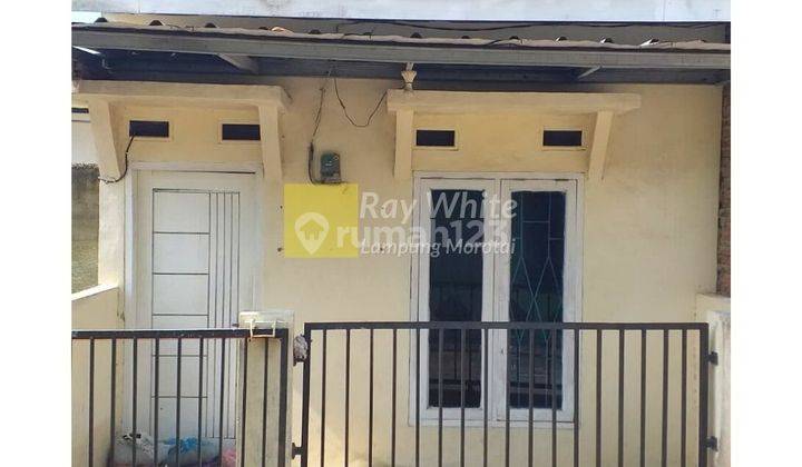 Dijual rumah dengan halaman luas 2