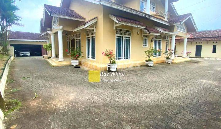 dijual rumah besar 1