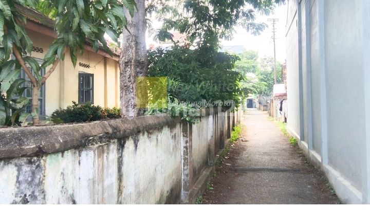 LAND FOR SALE WITH BONUS BUILDING, SUITABLE FOR BOARDING HOUSE. 2