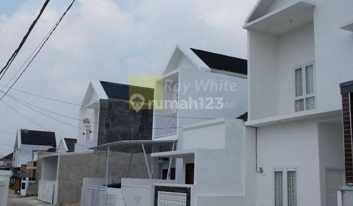 Rumah 2 Lantai Perum Griya Fantasi 2