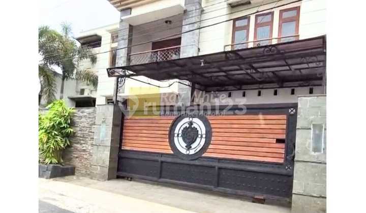 Luxury House with Swimming Pool in Pahoman, Bandar Lampung