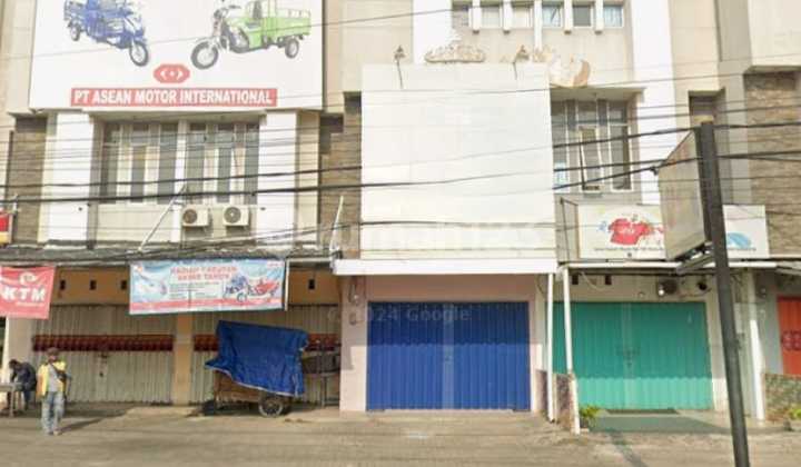 3-story shop house on Gajah Mada street 3-story shop house on Gajah Mada street