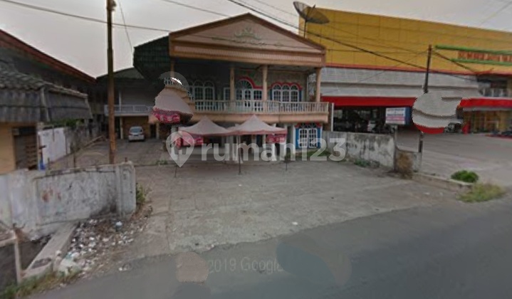 Two-story hotel on Jln. Hos Cokroaminoto, Enggal Village, Tanjung Karang Central, Bandar Lampung (Lampung)