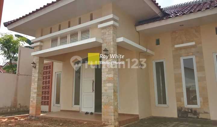 Miliki Rumah Dengan Ruangan Keluarga dan Dapur sangat luas 2