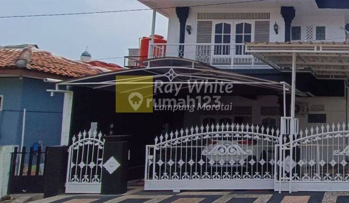 Di  Rumah Dua Lantai Berkanopi lin 2