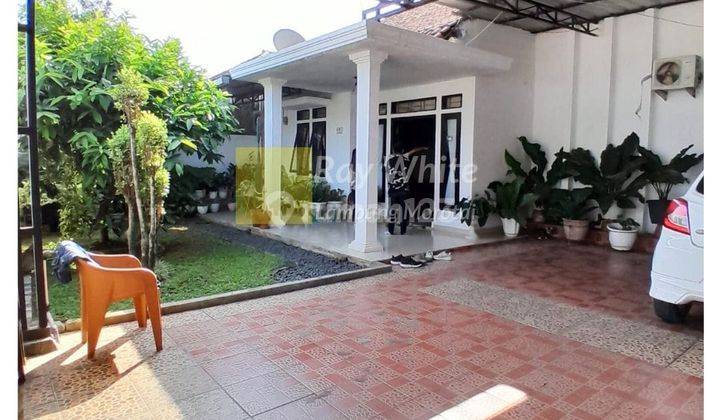 Rumah di Antasari dengan Pagar dan Taman lin 2