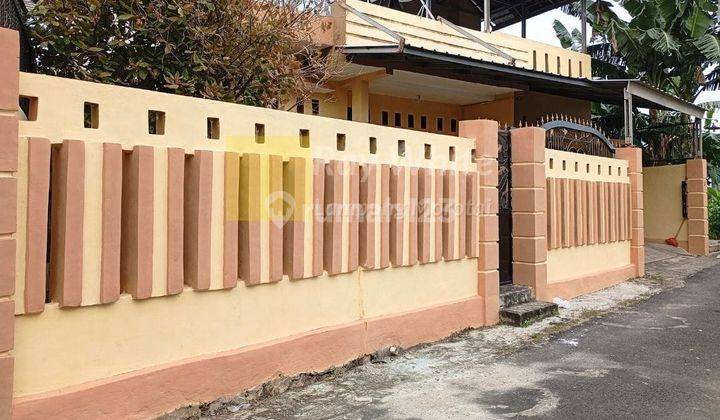 Rumah dengan Pagar Keliling st 1