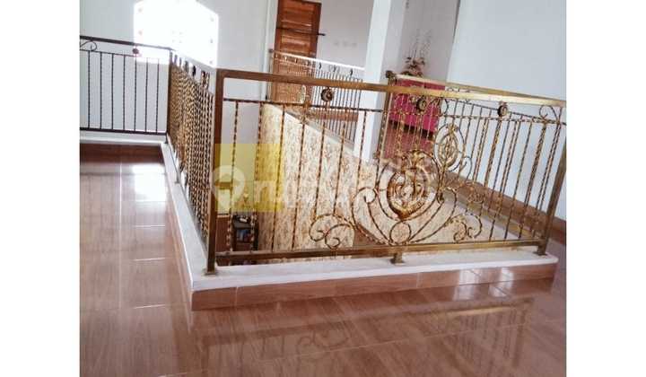 Dijual Rumah dua lantai st 2