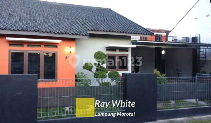 Dijual Rumah Modern dengan tanah dan Taman yang luas yk