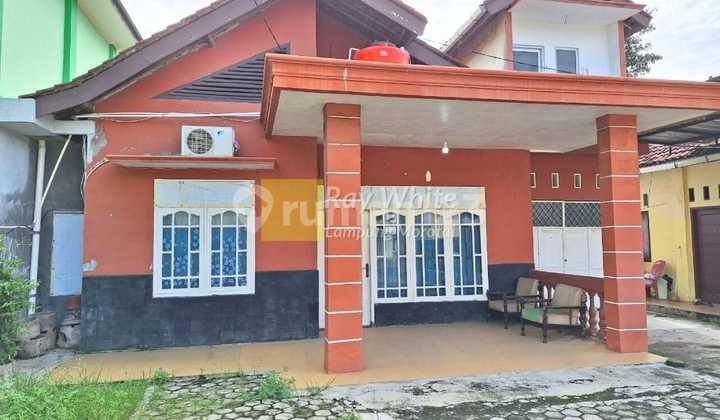 Dijual Rumah + kost-kost an + Kios ch