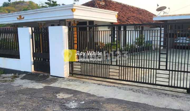 Dijual Rumah Bonus Kolam Ikan br Dijual Rumah Bonus Kolam Ikan br