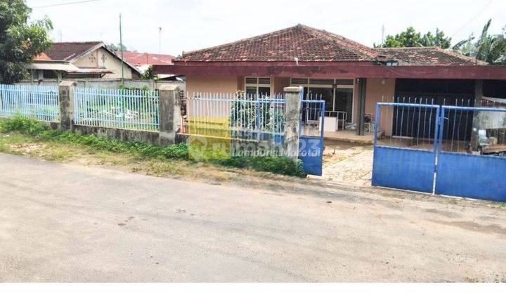 Dijual Rumah dengan pekarangan luas ay 1