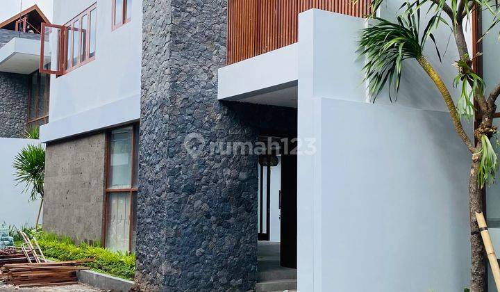 Exclusive Rumah Villa 4 BR Freehold Di Pusat Canggu