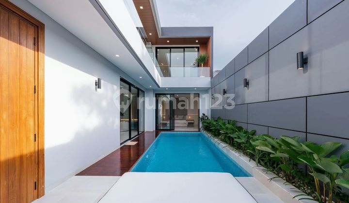 Villa Mewah Modern Tropis 5 Menit Pantai Berawa Canggu Villa Mewah Modern Tropis 5 Menit Pantai Berawa Canggu