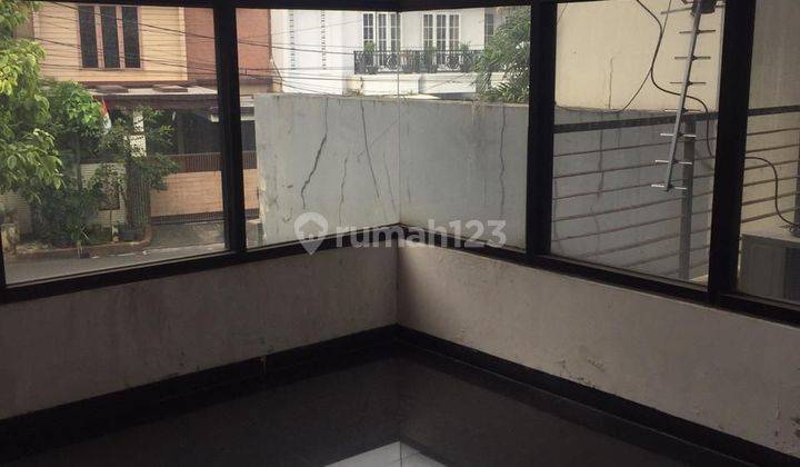 DI SEWAKAN RUMAH  3 LANTAI MINIMAL 2 TAHUN  DI VILLA HIJAU PONDOK INDAH JAKSEL 2