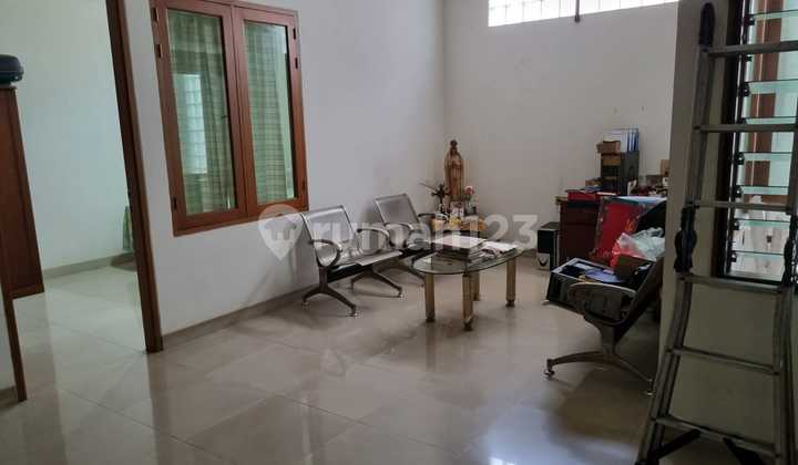 Di.jual Rumsh Sungai Sambas Kebayorsn Baru Jaksel