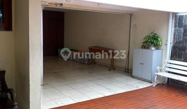 For sale fast, well-maintained old house, land included, on Bangka Street, Mampang Prapatan, South Jakarta. 2