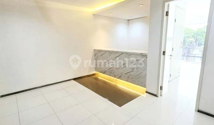 For Rent 4-Storey Shop House Ready to Occupy at Radio Dalam Raya, South Jakarta.