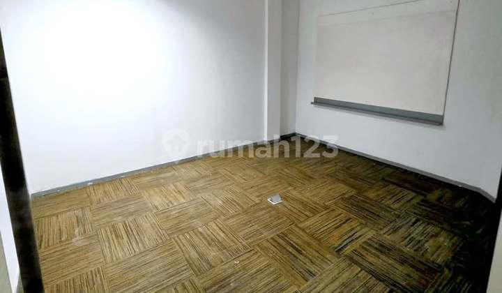 For Rent 4-Storey Shop House Ready to Occupy at Radio Dalam Raya, South Jakarta.