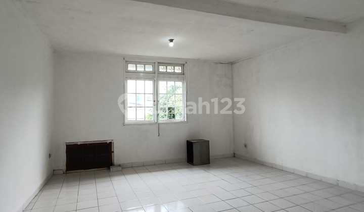 Di Sewakan Rumah 2 Lantai.pinggir Jalan.bisa Utk Silent Office Di Kebaypran Lama Jakael 2