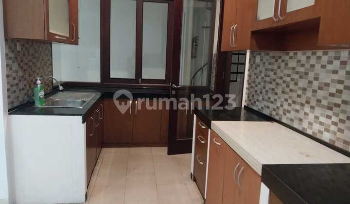 Di Sewakan.rumah Siap.huni.posisi.hook di Pondok.hijau Pondok.indah Jaksel