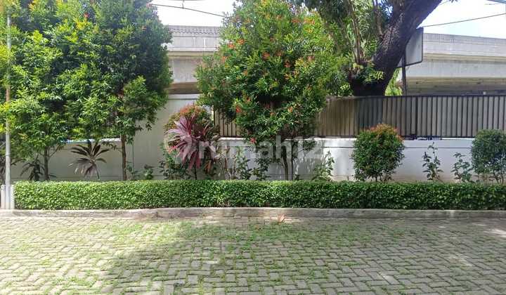 Di.jual.cepat Rumah Lama Terawat Lokasi.cocok.utk.tinggal/Tempat Usaha Di.brawijaya Huk.dgn.prapanca Raya Kebayoran Baru.jaksel 2