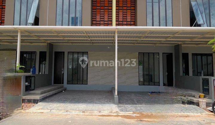 Dijual Murah Rumah 3 Lantai Hadap Fasum Dan Timur Di The Icon Central 1