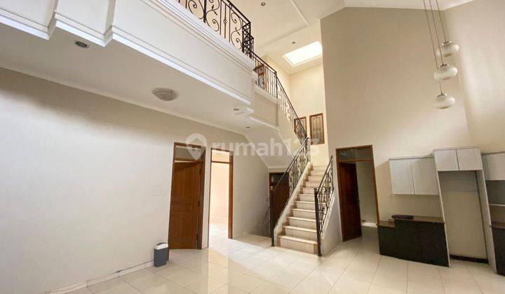 Rumah 2 Lantai Bagus Semi Furnished SHM di Mekar Wangi, Bandung 1