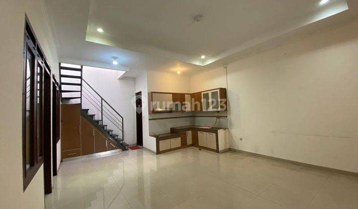 Disewakan Rumah Singgasana Pradana 5