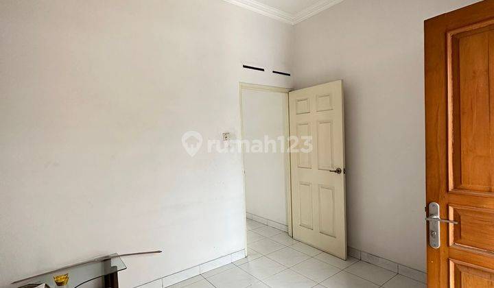 Dijual Rumah 2 Lantai Bagus SHM di Singgasana Pradana , Bandung 2