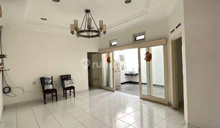 Dijual Rumah 2 Lantai Bagus SHM di Singgasana Pradana , Bandung 1