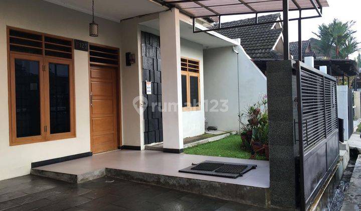 Rumah Bagus Unfurnished SHM di Taman Cibaduyut Indah, Bandung 1